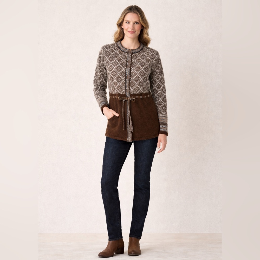 LL.Bean womans || Woman’s 100% Lamb wool cardigan size Medium